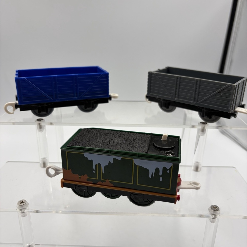 Thomas & Friends TrackMaster Motorized Emily Tender Tomy W Extra Carts
